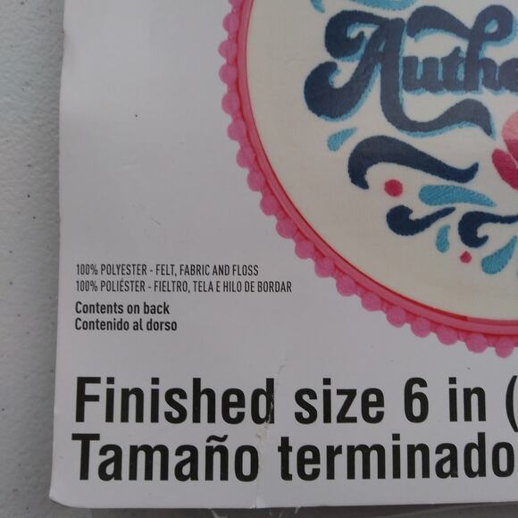 Viva Tu Heritage Authentic Self Embroidery Hoop Kit by Loops & Threads  6" - Picture 2 of 7